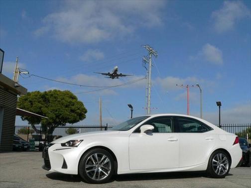 2018 Lexus IS 300 Base