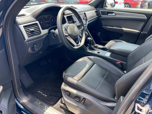 2022 Volkswagen Atlas Cross Sport 2.0T SE w/ Technology