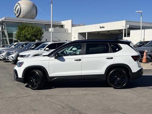 2025 Volkswagen Taos 1.5T SE Black