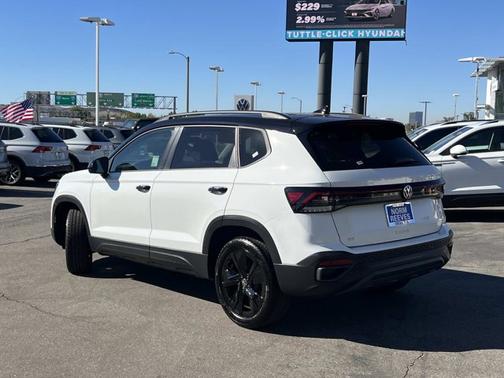 2025 Volkswagen Taos 1.5T SE Black