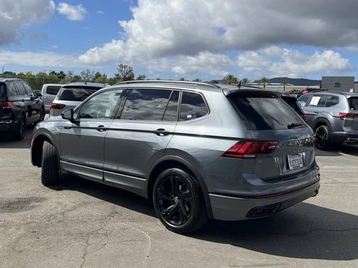 2023 Volkswagen Tiguan 2.0T SE R-Line Black