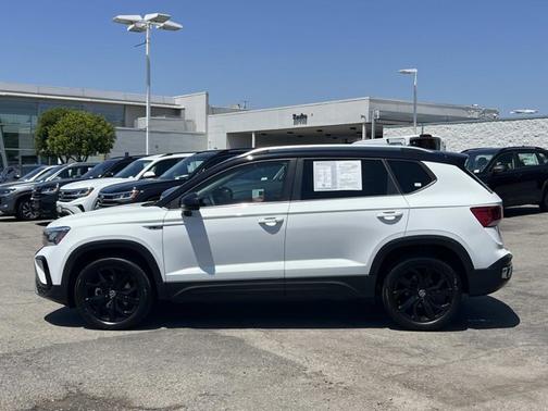 Pure White 2023 Volkswagen Taos 1.5T SE