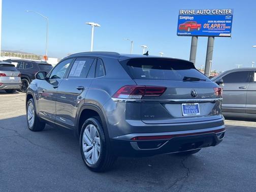 Platinum Gray Metallic 2021 Volkswagen Atlas Cross Sport 3.6 V6 SE w/ Technology