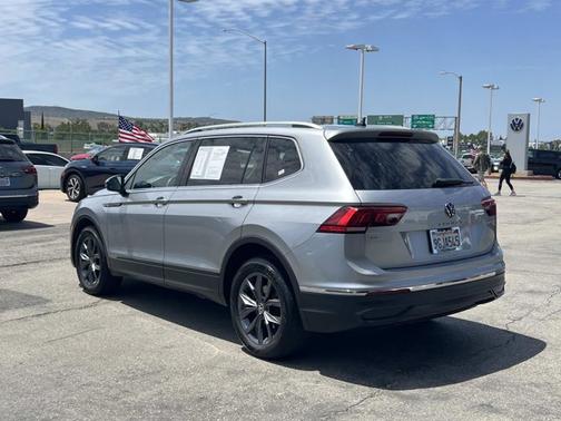 Pyrite Silver Metallic 2023 Volkswagen Tiguan 2.0T SE