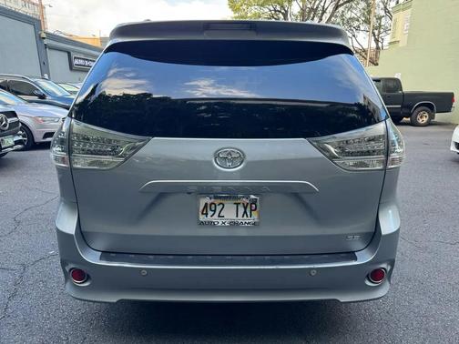Silver 2015 Toyota Sienna SE Premium