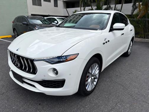 White 2022 Maserati Levante GT
