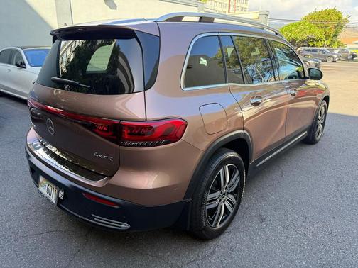 2022 Mercedes-Benz EQB 300 4MATIC