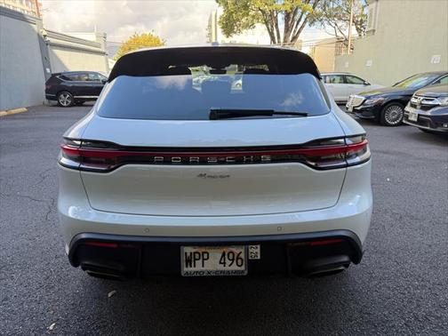 2022 Porsche Macan Base