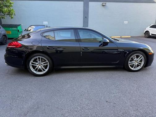 2016 Porsche Panamera 4