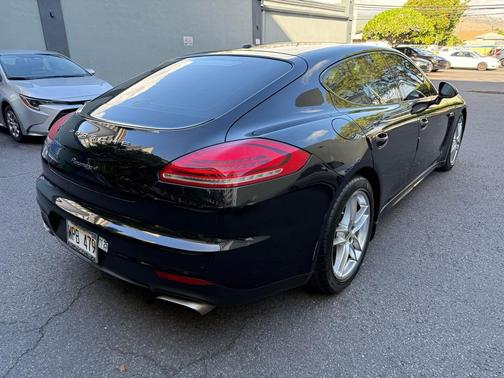 2016 Porsche Panamera 4