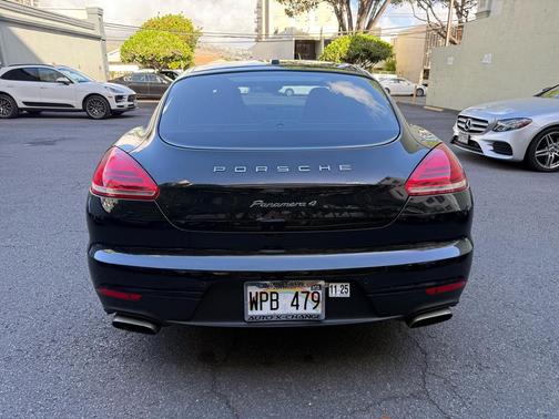 2016 Porsche Panamera 4