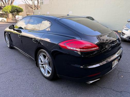 2016 Porsche Panamera 4