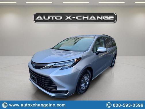 2025 Toyota Sienna LE