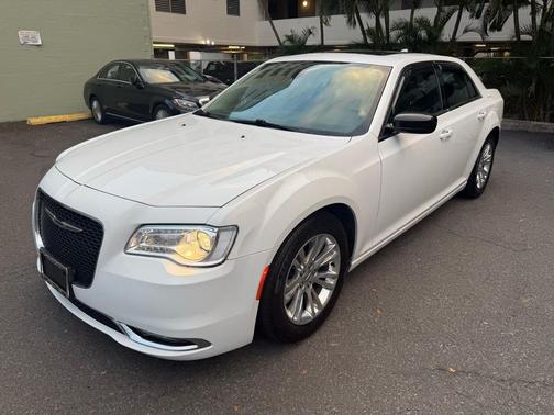2017 Chrysler 300 Limited