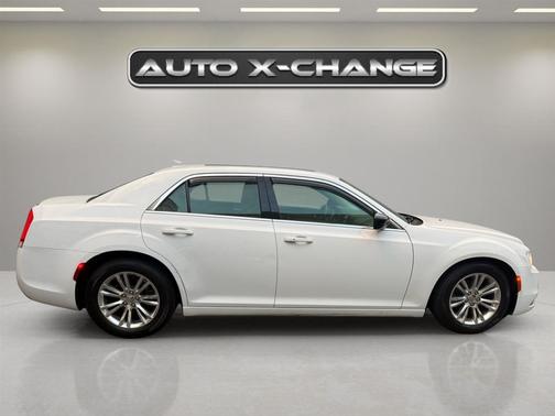 2017 Chrysler 300 Limited