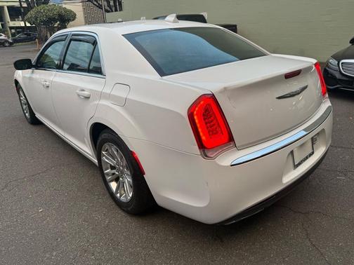 2017 Chrysler 300 Limited