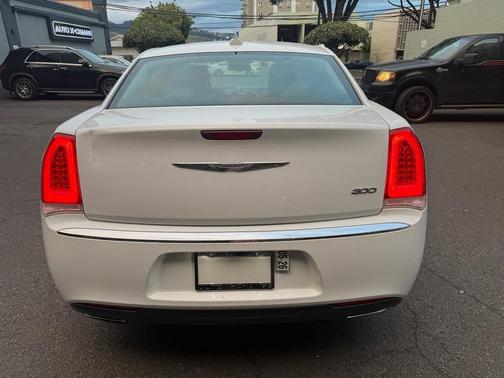 2017 Chrysler 300 Limited