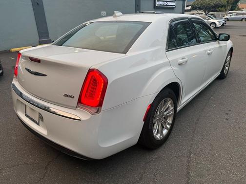 2017 Chrysler 300 Limited
