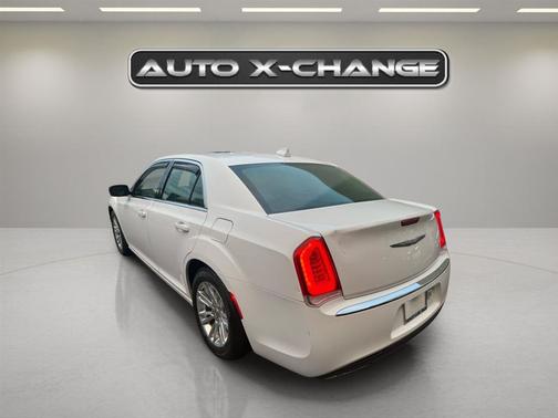 2017 Chrysler 300 Limited