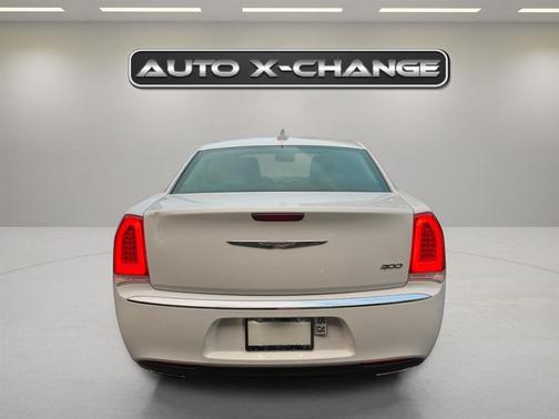 2017 Chrysler 300 Limited