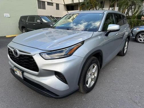 Silver 2023 Toyota Highlander Platinum FWD (Natl)