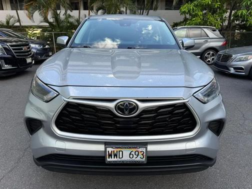 Silver 2023 Toyota Highlander Platinum FWD (Natl)