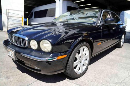 Photo 3 of 30 of 2005 Jaguar XJ8 L
