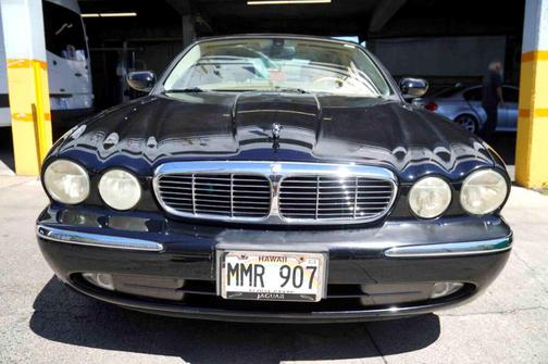 Photo 2 of 30 of 2005 Jaguar XJ8 L