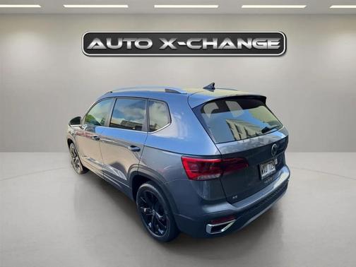 Gray 2024 Volkswagen Taos SE FWD
