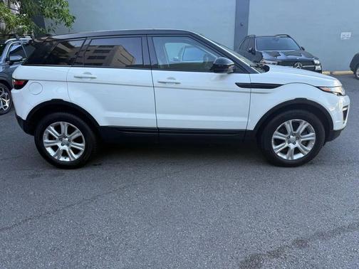 White 2017 Land Rover Range Rover Evoque SE