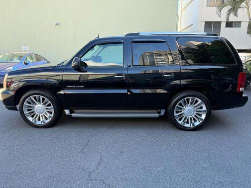 2005 Cadillac Escalade Base