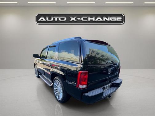 2005 Cadillac Escalade Base