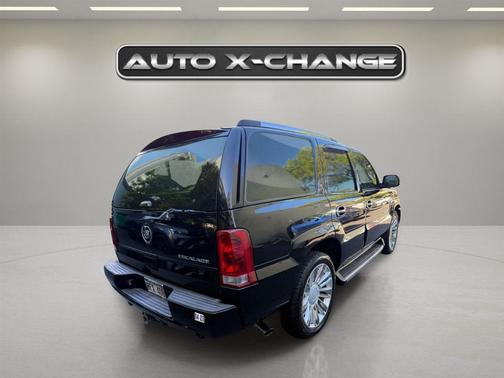 2005 Cadillac Escalade Base