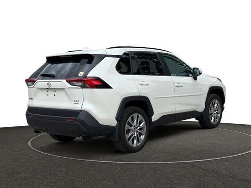 Blizzard Pearl 2022 Toyota RAV4 XLE Premium