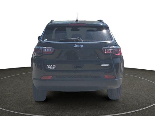 Diamond Black Crystal Pearlcoat 2022 Jeep Compass Latitude Lux