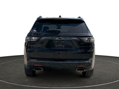Mosaic Black Metallic 2021 Chevrolet Traverse Premier
