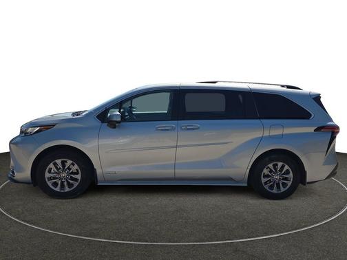 Celestial Silver Metallic 2021 Toyota Sienna XLE 8 Passenger