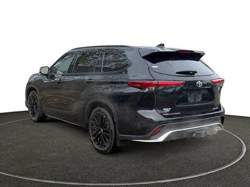 Midnight Black Metallic 2023 Toyota Highlander L