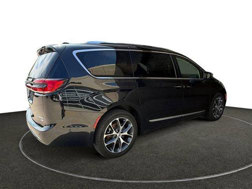 Brilliant Black Crystal Pearlcoat 2021 Chrysler Pacifica Limited
