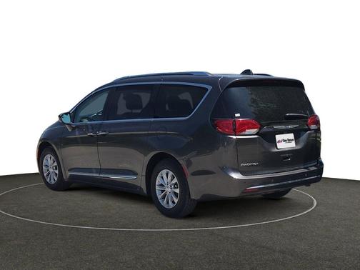 Granite Crystal Metallic Clearcoat 2018 Chrysler Pacifica Touring-L Plus