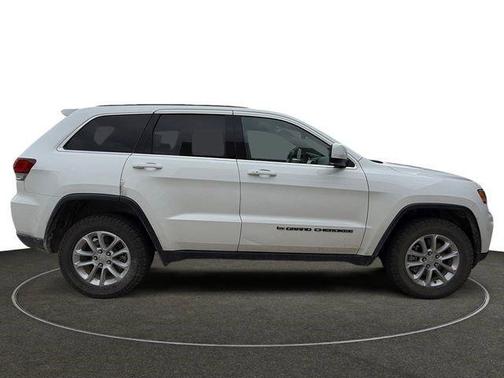 Bright White Clearcoat 2022 Jeep Grand Cherokee Laredo
