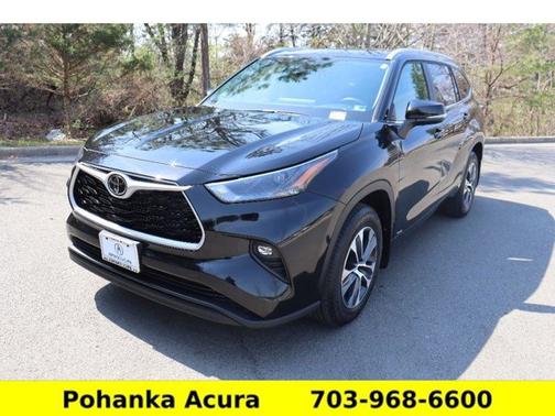 Midnight Black Metallic 2025 Toyota Highlander Hybrid XLE