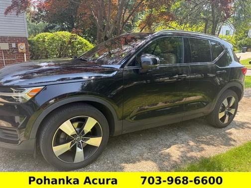 2019 Volvo XC40 Momentum