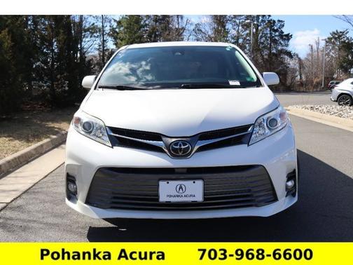 2018 Toyota Sienna XLE