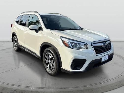 Crystal White Pearl 2019 Subaru Forester Premium