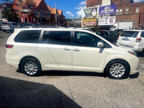 2016 Toyota Sienna XLE Premium