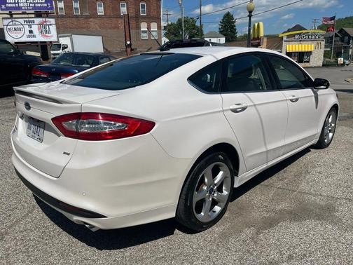 White 2016 Ford Fusion SE