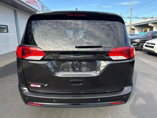 2018 Chrysler Pacifica Touring-L