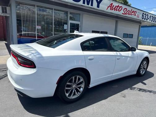 White 2015 Dodge Charger SXT