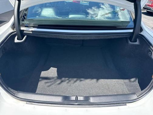 White 2015 Dodge Charger SXT